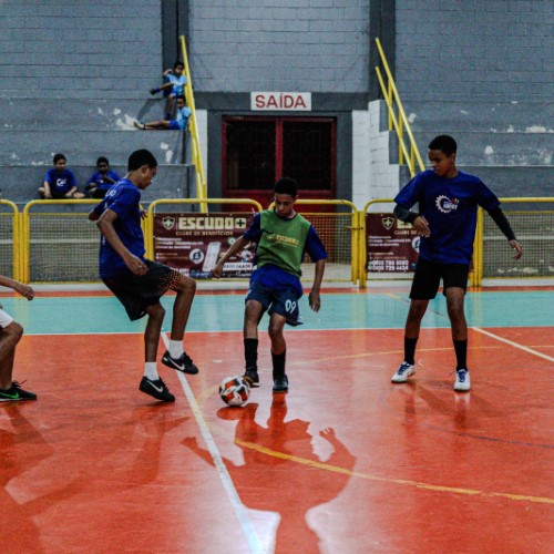 Futsal atrai crianças e adolescentes e fortalece política de esporte em Barra do Piraí